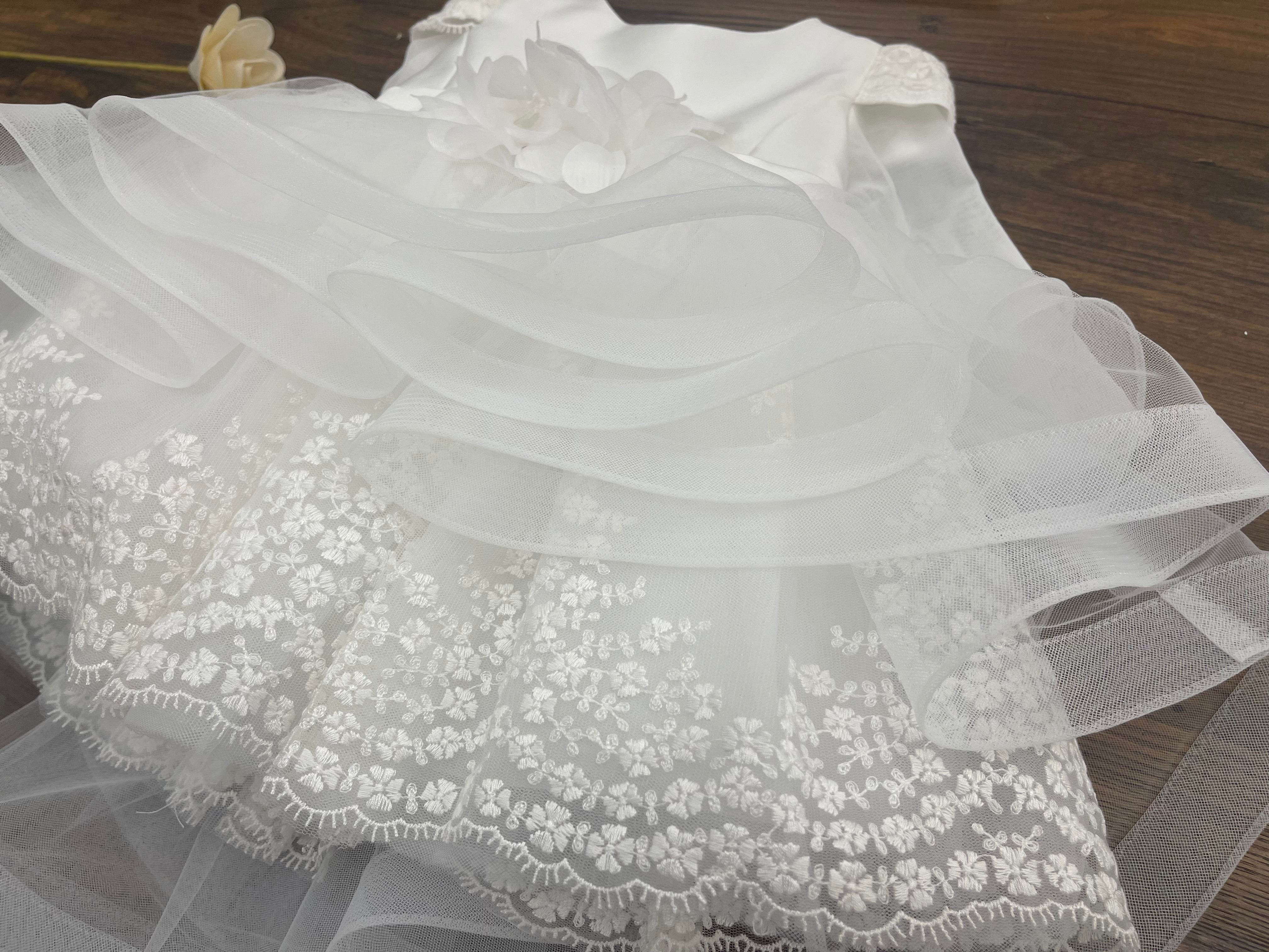 ABITO BATTESIMALE CON CODA