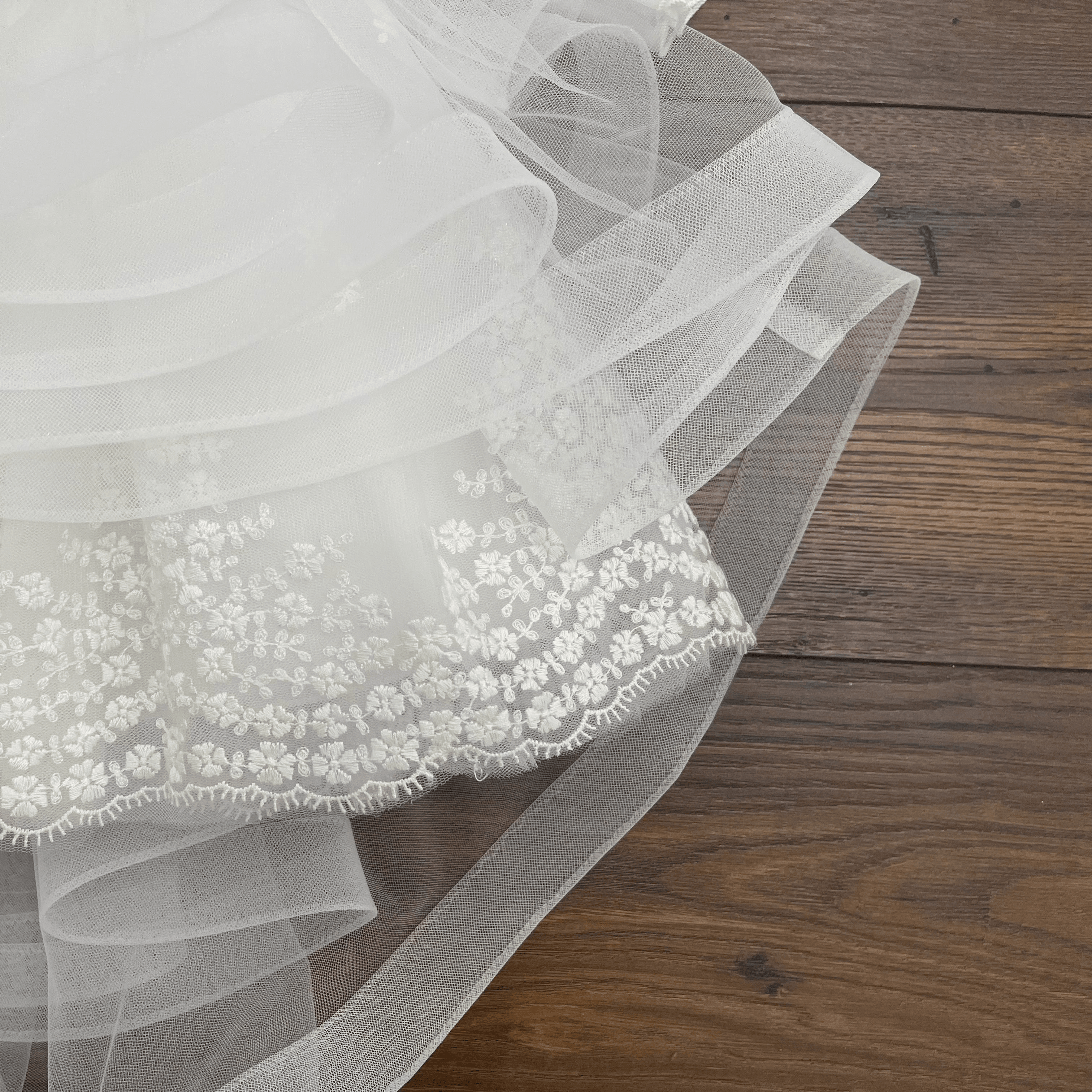 ABITO BATTESIMALE CON CODA